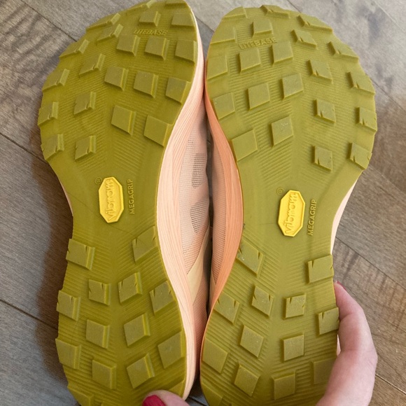 BNWOT Arc’teryx size 7.5US trail running shoes - Picture 3 of 6